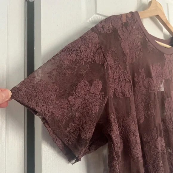 Floral Embroidered Mesh Short Sleeve Top - Picture 3 of 10